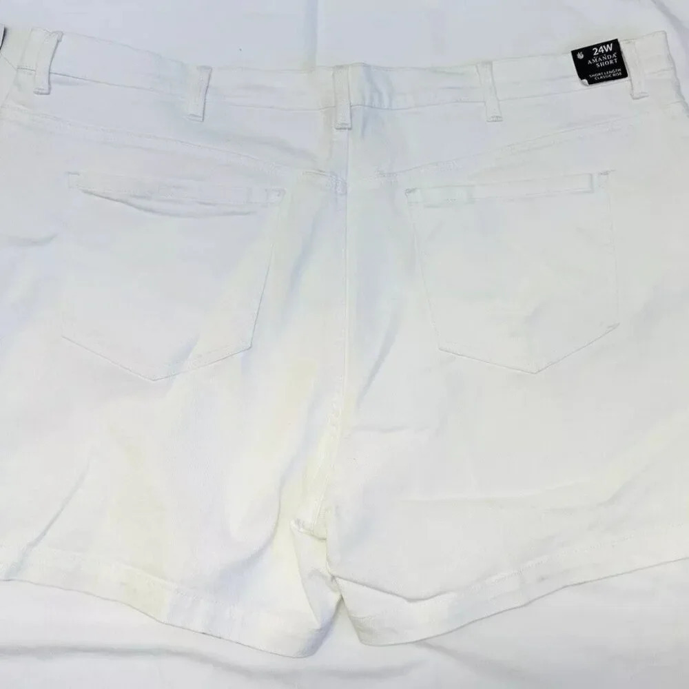 NWT GLORIA VANDERBILT Women Classic Rise White Denim Amanda Shorts Plus Size 24W - Picture 2 of 5